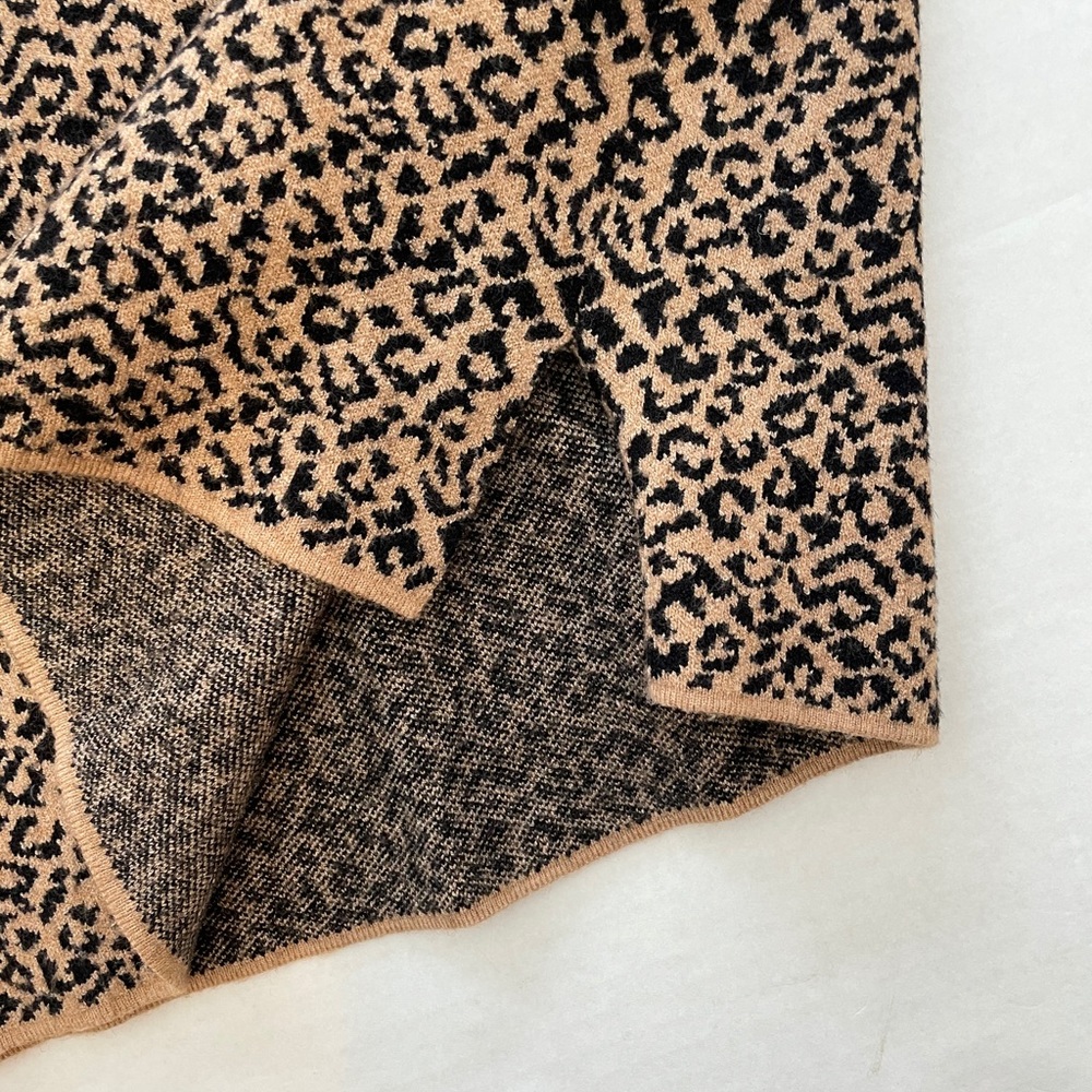 Tahari Leopard Print Knit Sweater size XS EUC - Picture 6 of 9